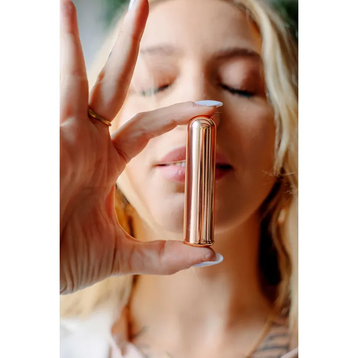 Le Wand Female Sex Toys Le Wand Chrome Bullet Le Wand Female Sex Toys Le Wand Chrome Bullet